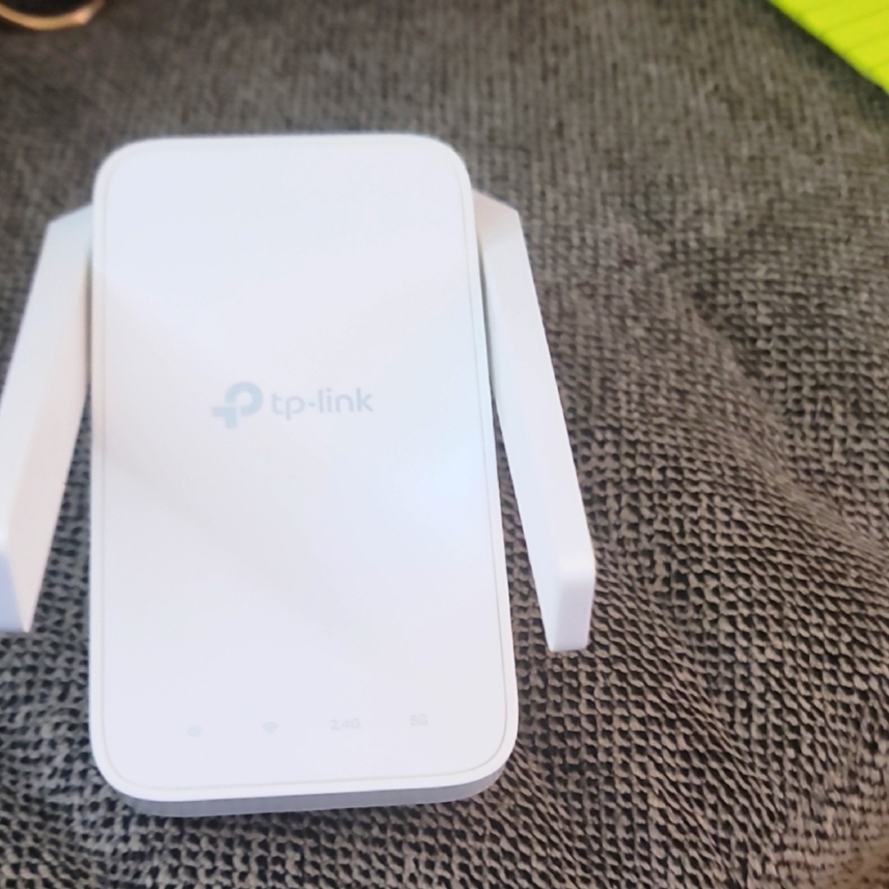 TP-Link White Wireless Access Point with Sleek Design